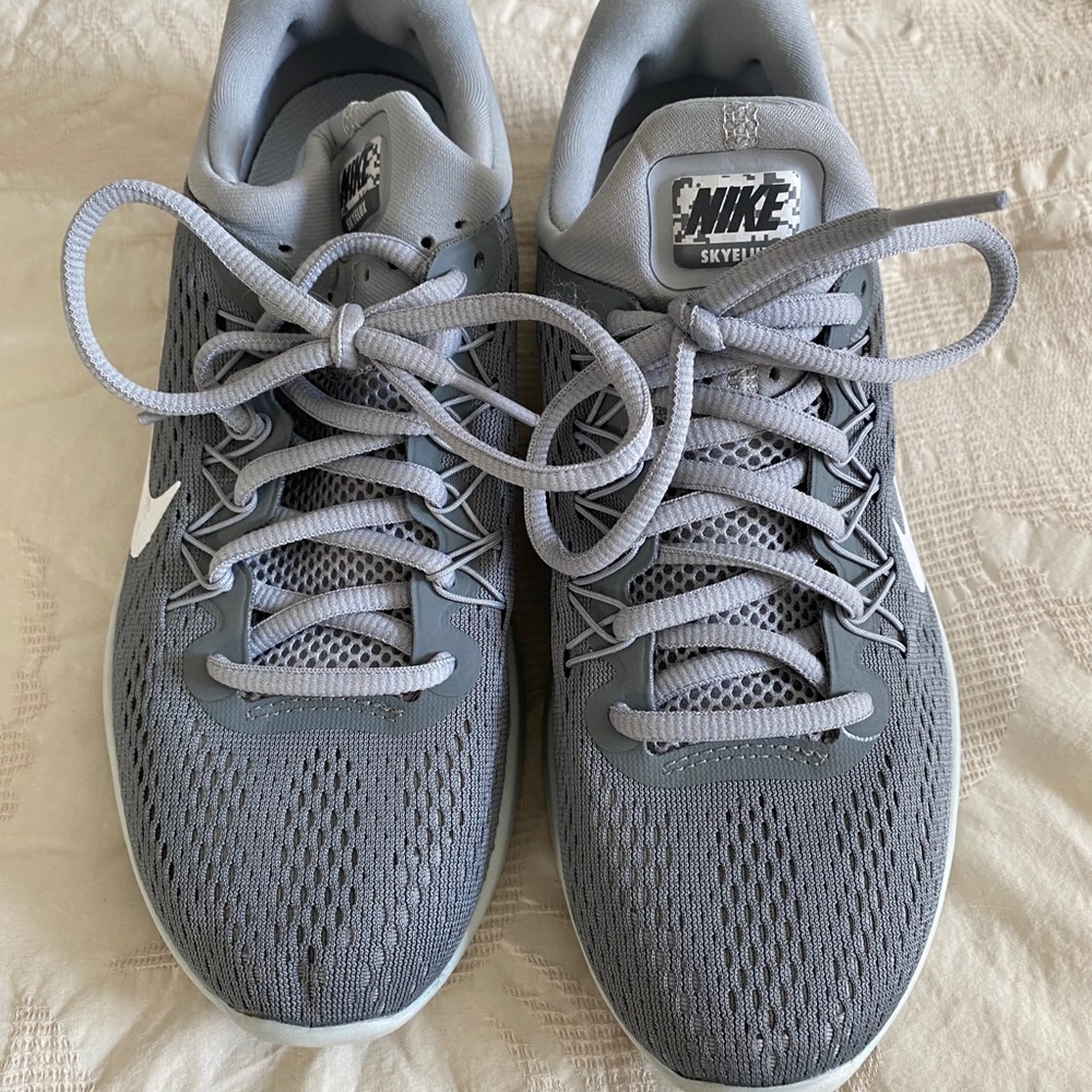 Nike skyelux women’s shoes